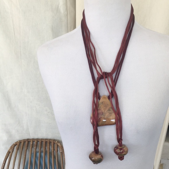 Ceramic beads lalieta triangle flower 🌺 necklace - Picture 4 of 6